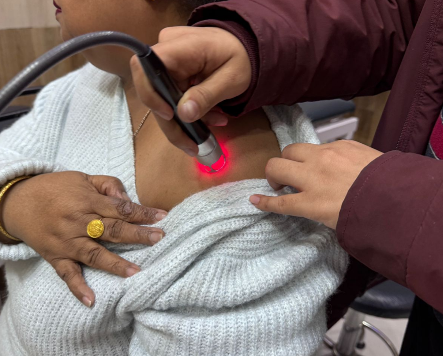 physiotherapist providing class 4 laser treatment therapy to a patient at vs physiotherapy clinic